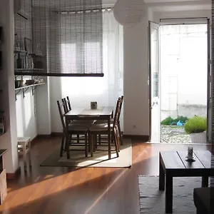 The Back Yard Nest Appartamento Lisbona